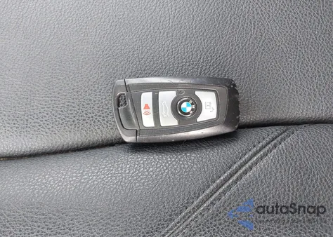 2016 BMW 320I xDrive z USA, uszkodzony, nr VIN WBA8A3C51GK689177